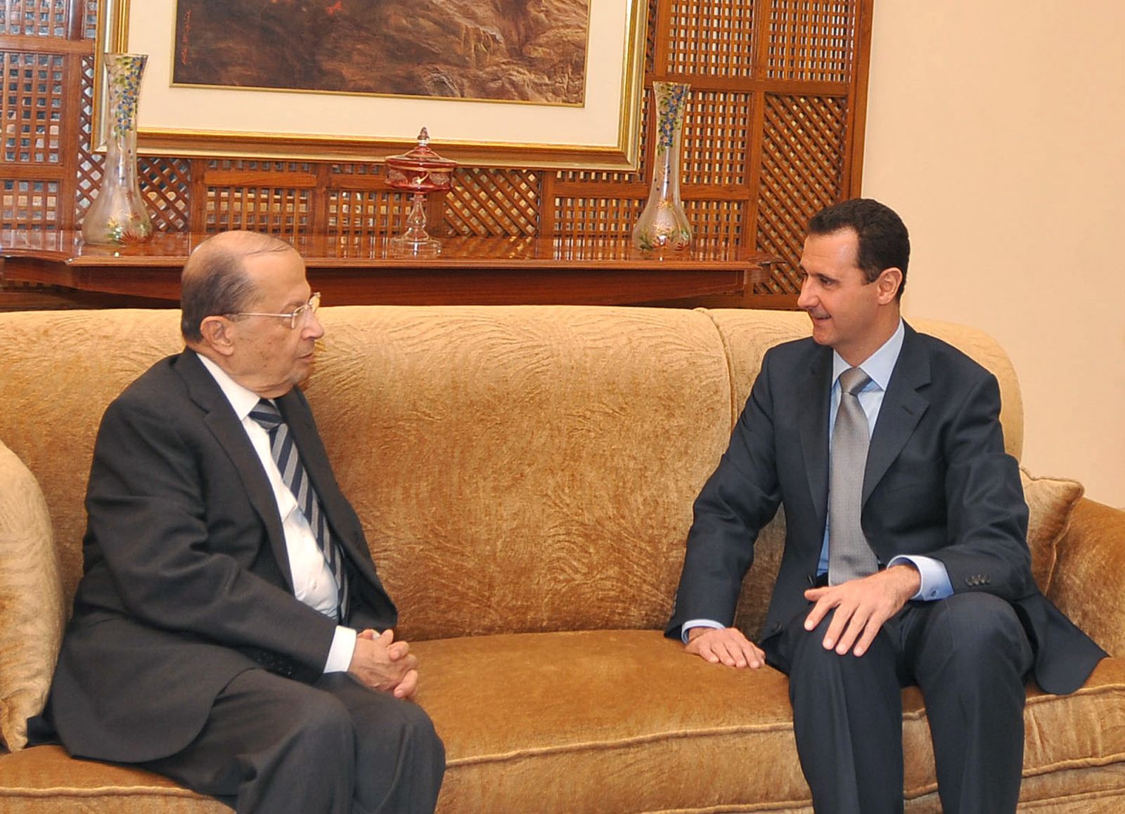 الرئيس السوري بشار الأسد يلتقي الرئيس اللبناني ميشال عون في دمشق- 9 ديسمبر 2009 - REUTERS