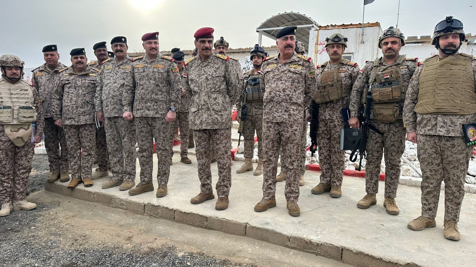 العراق يتسلم أول دفعة من معتقلي داعش بسوريا.. ووزير الداخلية ورئيس الأركان يتفقدان الحدود