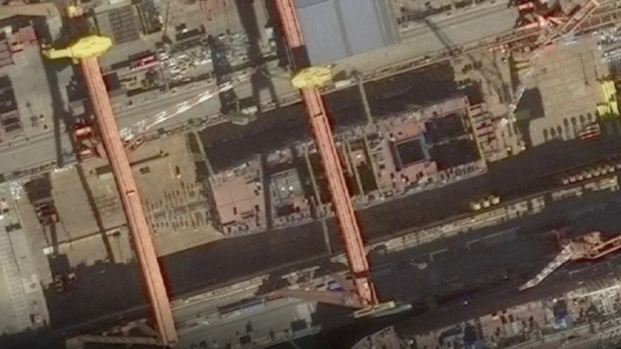 هل بدأت الصين بناء أول حاملة طائرات تعمل بالطاقة النووية؟ 