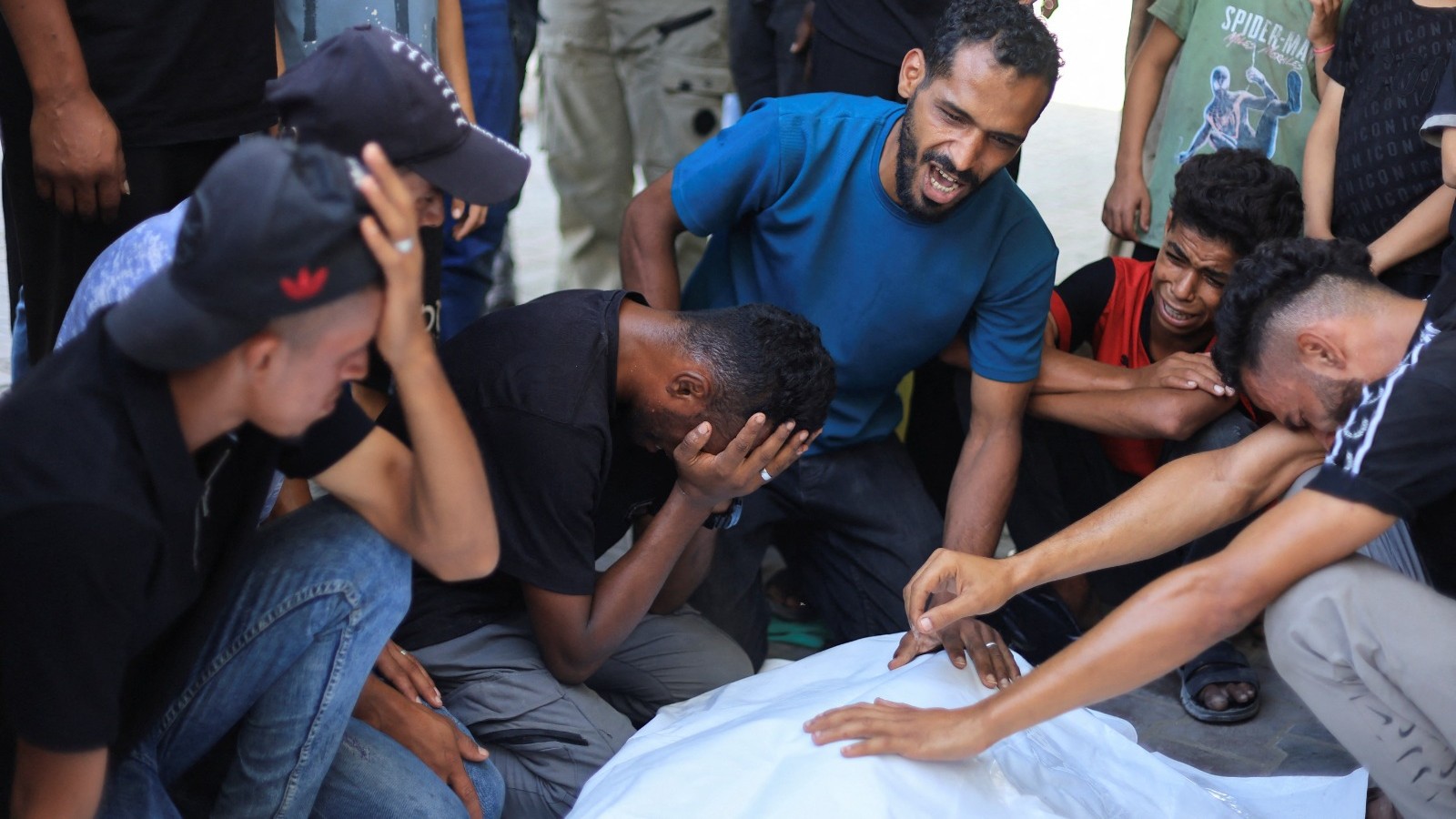 إسرائيل تقتل 5 فلسطينيين في غارة جوية جديدة على جنوب غزة