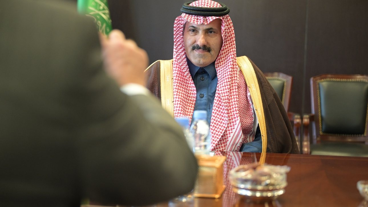 السفير السعودي لدى اليمن: المملكة ماضية في حماية أمنها ومساندة الشعب اليمني