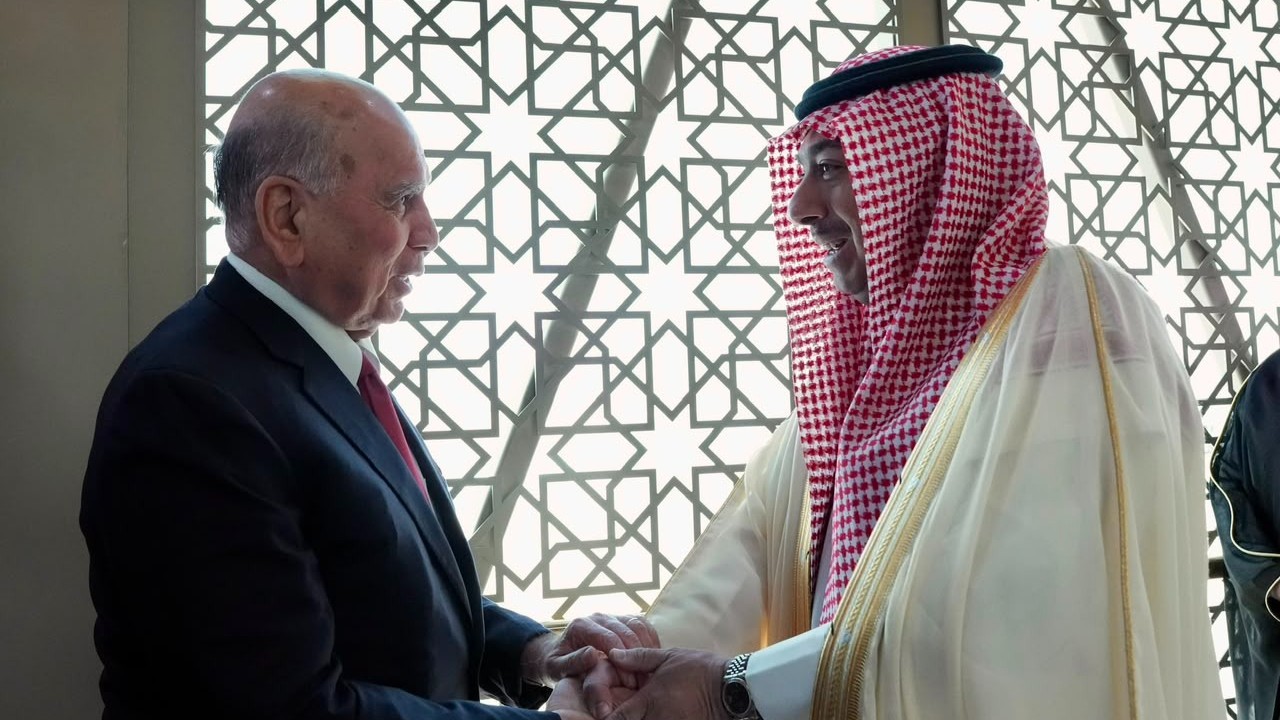 وزير الخارجية العراقي يصل إلى السعودية في زيارة رسمية