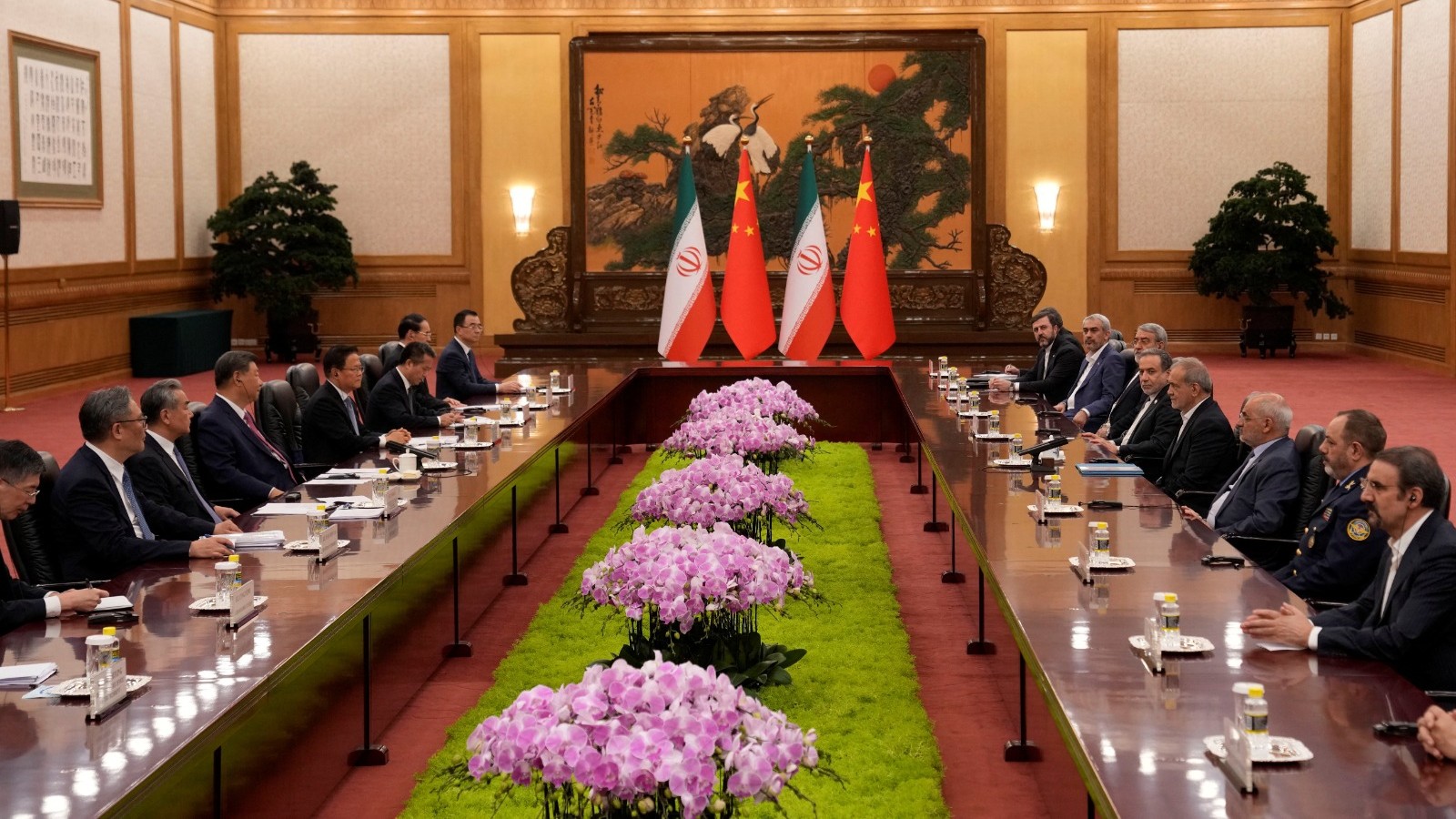 دعم صيني "غير مباشر" يعيد الملف النووي الإيراني لدائرة الخطر 