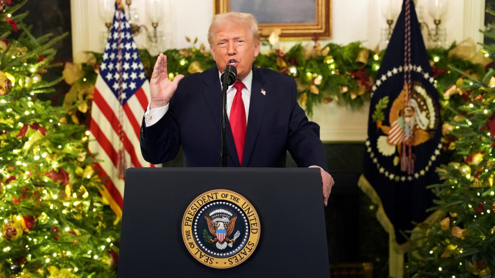 الهجرة والاقتصاد والحروب.. تعهدات ورسائل في خطاب ترمب بعد 11 شهراً بالبيت الأبيض 