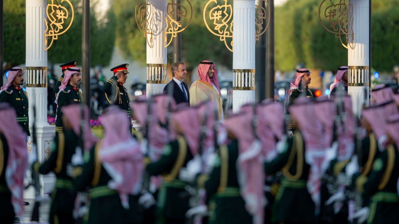 ولي العهد السعودي يستقبل رئيس وزراء اليونان ويعقدان جلسة مباحثات رسمية