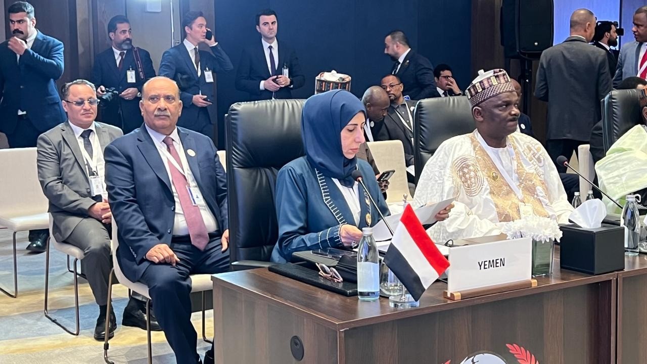 اليمن يدعو دول "التعاون الإسلامي" إلى تصنيف الحوثيين "منظمة إرهابية"