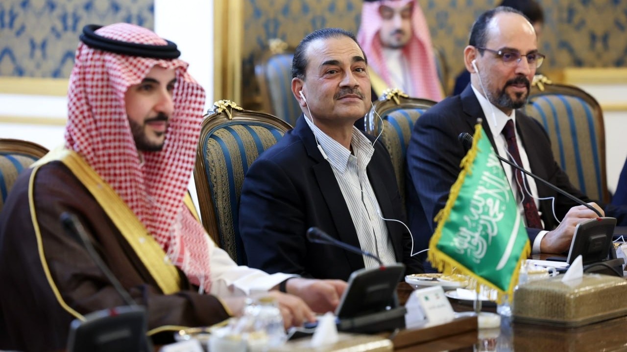 "تحالف مكة" في طهران لدعم الوساطة ومنع عودة التصعيد العسكري