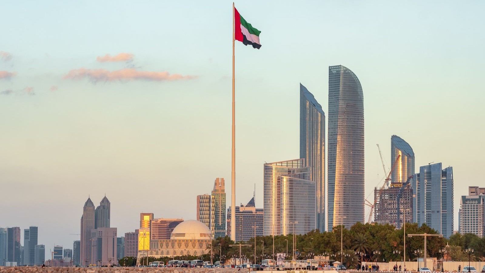 الإمارات تعلن حظر سفر مواطنيها إلى إيران ولبنان والعراق