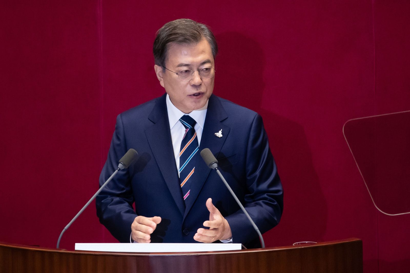 الرئيس الكوري الجنوبي مون جاي إن يلقي خطاباً أمام البرلمان في سيول - 16 يوليو 2020 - Bloomberg