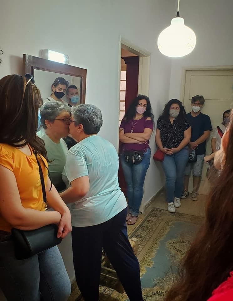 جانب من الجمهور أثناء متابعته فادية التنور وهي تؤدي مسرحية 