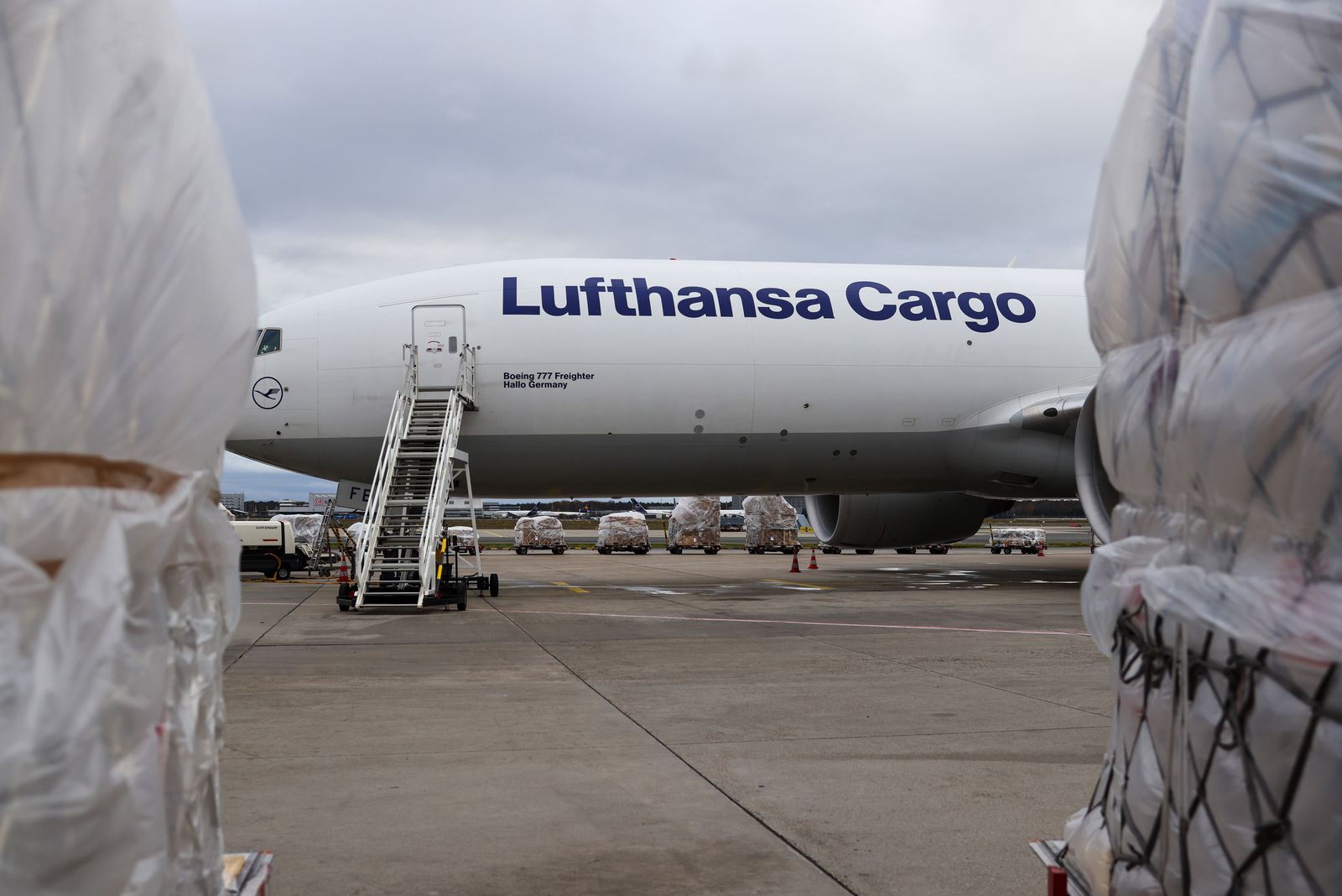 Deutsche Lufthansa AG�Prepares Vaccine Cold Storage Airlift Network - Bloomberg