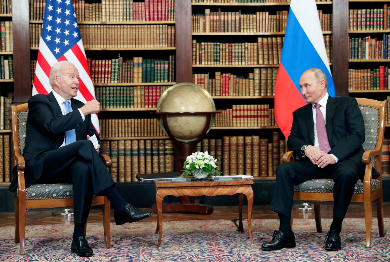 الرئيسان، الروسي فلاديمير بوتين والأميركي جو بايدن، خلال لقاء في جنيف - 16 يونيو 2021 - REUTERS