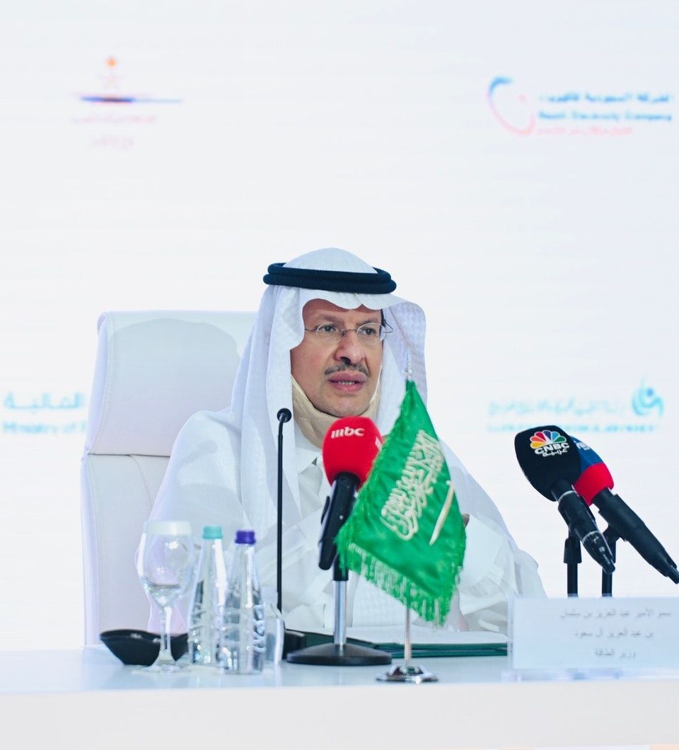 وزير الطاقة السعودي الأمير عبدالعزيز بن سلمان خلال مؤتمر صحافي للإعلان عن إصلاحات هيكلية وتنظيمية ومالية لقطاع الكهرباء - وزارة الطاقة السعودية
