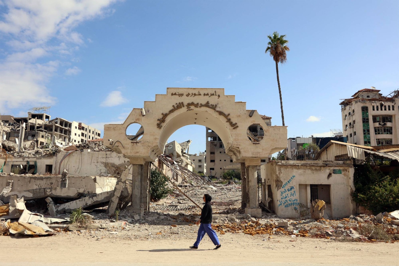 دمار بمقرّ المجلس التشريعي الفلسطيني في مدينة غزة