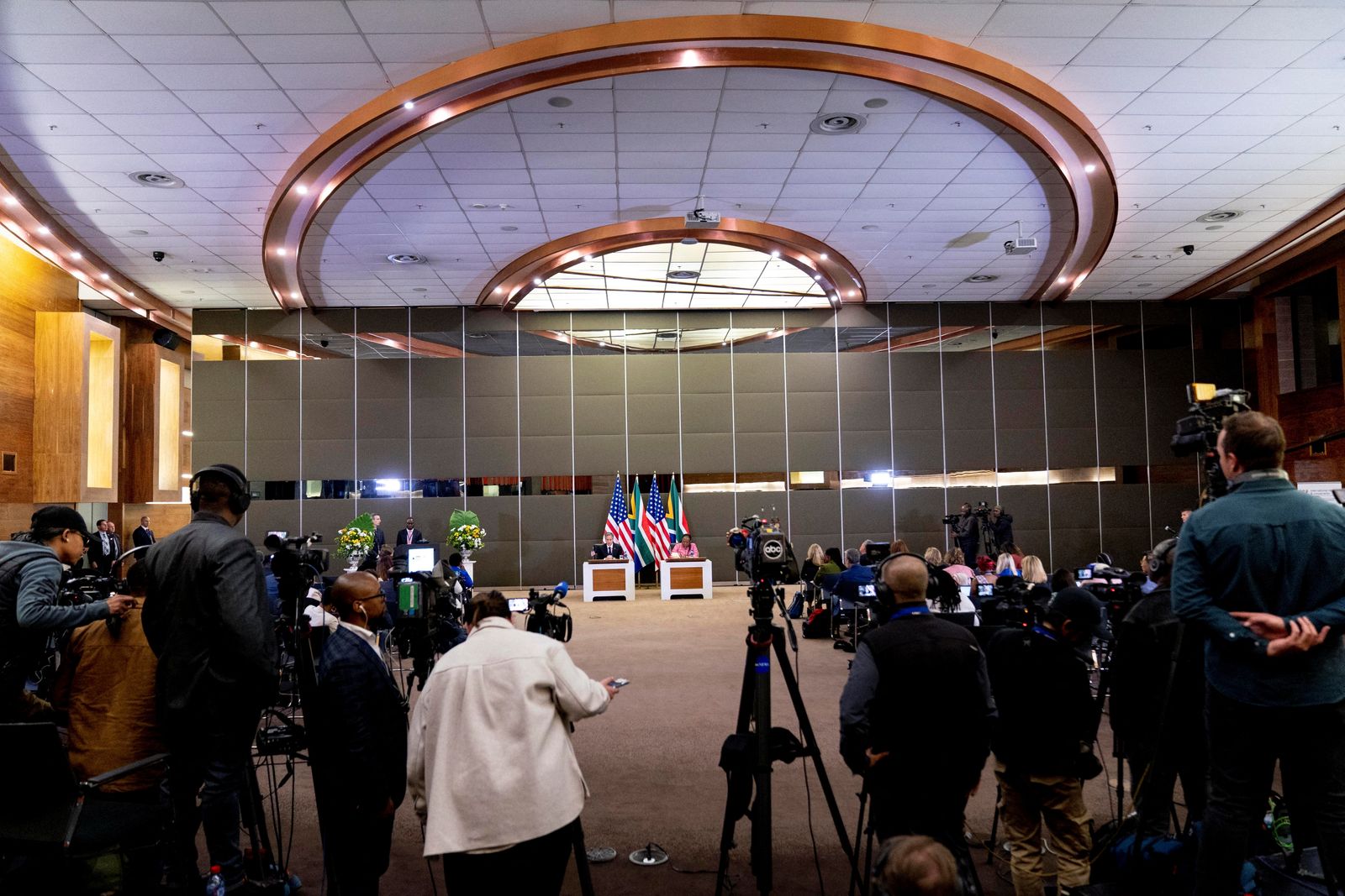 وزير الخارجية الأميركي أنتوني بلينكن في مؤتمر صحافي مع نظيرته الجنوب إفريقية ناليدي باندور - 8 أغسطس 2022 - REUTERS