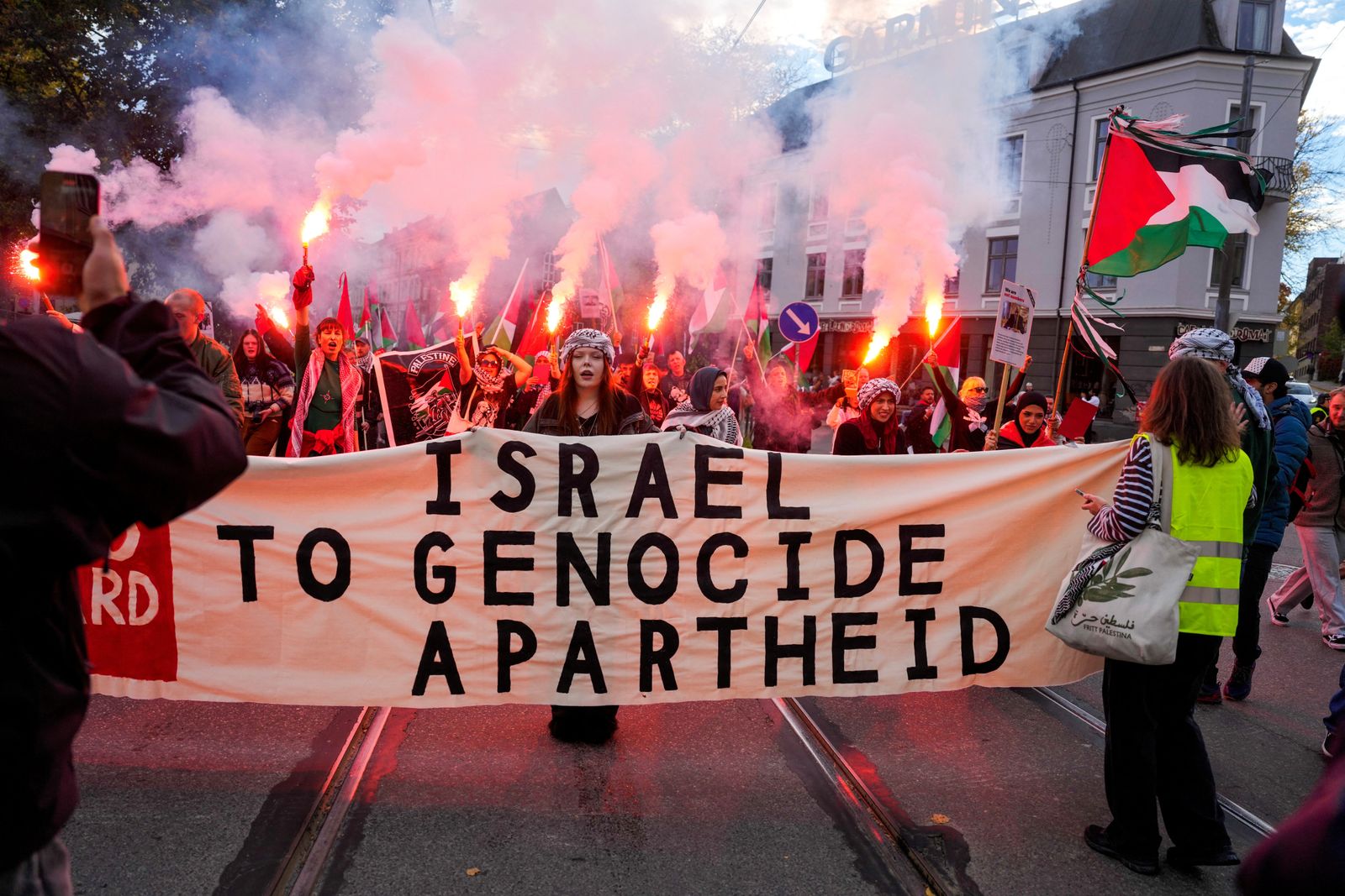 Soccer - FIFA World Cup - UEFA Qualifiers - Group I - Norway v Israel - Oslo, Norway - October 11, 2025 Pro Palestine protesters march in Oslo before the match Javad Parsa/NTB via REUTERS    ATTENTION EDITORS - THIS IMAGE WAS PROVIDED BY A THIRD PARTY. NORWAY OUT. NO COMMERCIAL OR EDITORIAL SALES IN NORWAY.