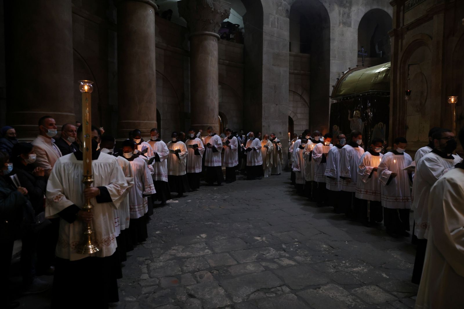 قداس عيد الفصح وسط قيود كوفيد -19 في البلدة القديمة بالقدس. 4 مايو 2021 - REUTERS