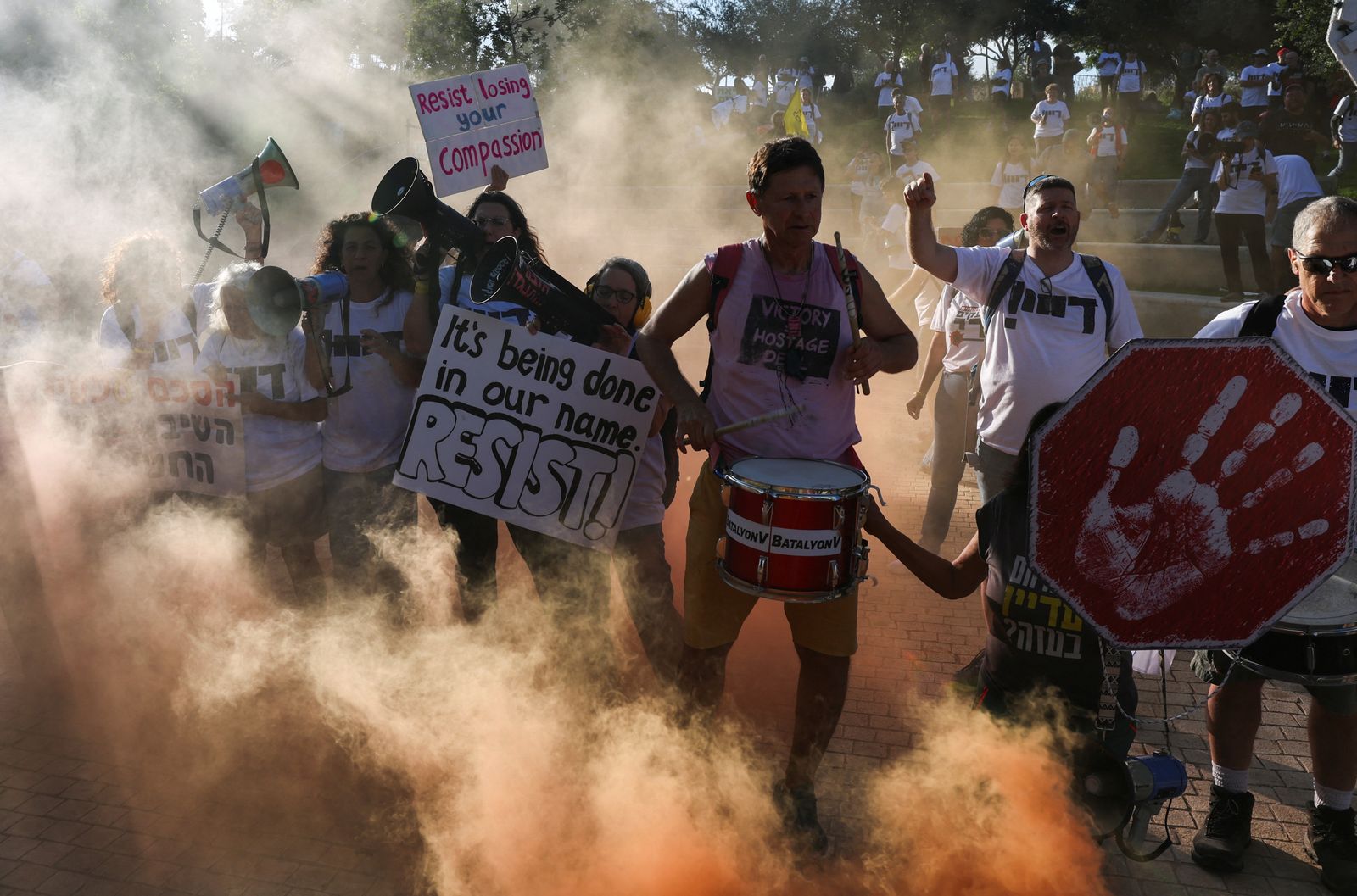 People attend a protest demanding the immediate release of the hostages kidnapped during the deadly October 7, 2023 attack on Israel by Hamas, in Jerusalem, September 3, 2025. REUTERS/Ronen Zvulun