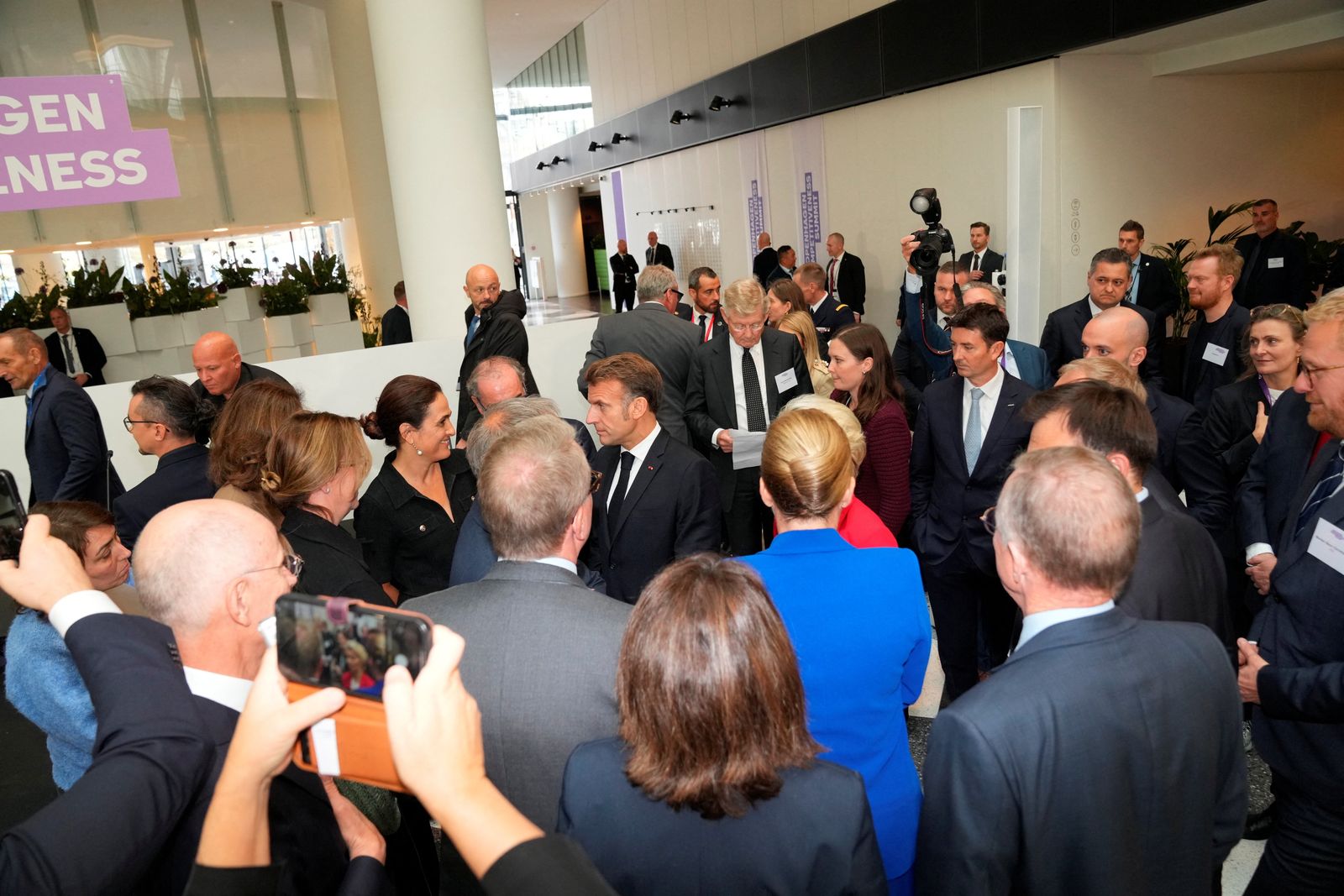 Frence's President Emmanuel Macron attends EU's political leadership meeting at Copenhagen Competitiveness Summit, in Copenhagen, Denmark, October 1, 2025. Ritzau Scanpix/Sebastian Elias Uth via REUTERS    ATTENTION EDITORS - THIS IMAGE WAS PROVIDED BY A THIRD PARTY. DENMARK OUT. NO COMMERCIAL OR EDITORIAL SALES IN DENMARK.