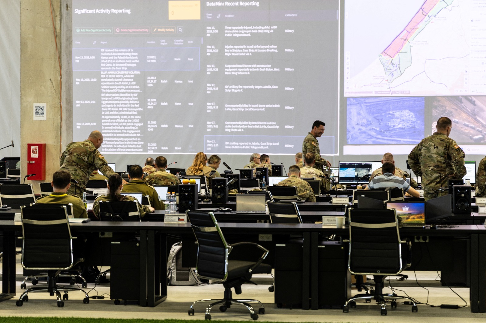 جانب من مركز التنسيق المدني-العسكري في بلدة كريات جات جنوب إسرائيل. 17 نوفمبر 2025