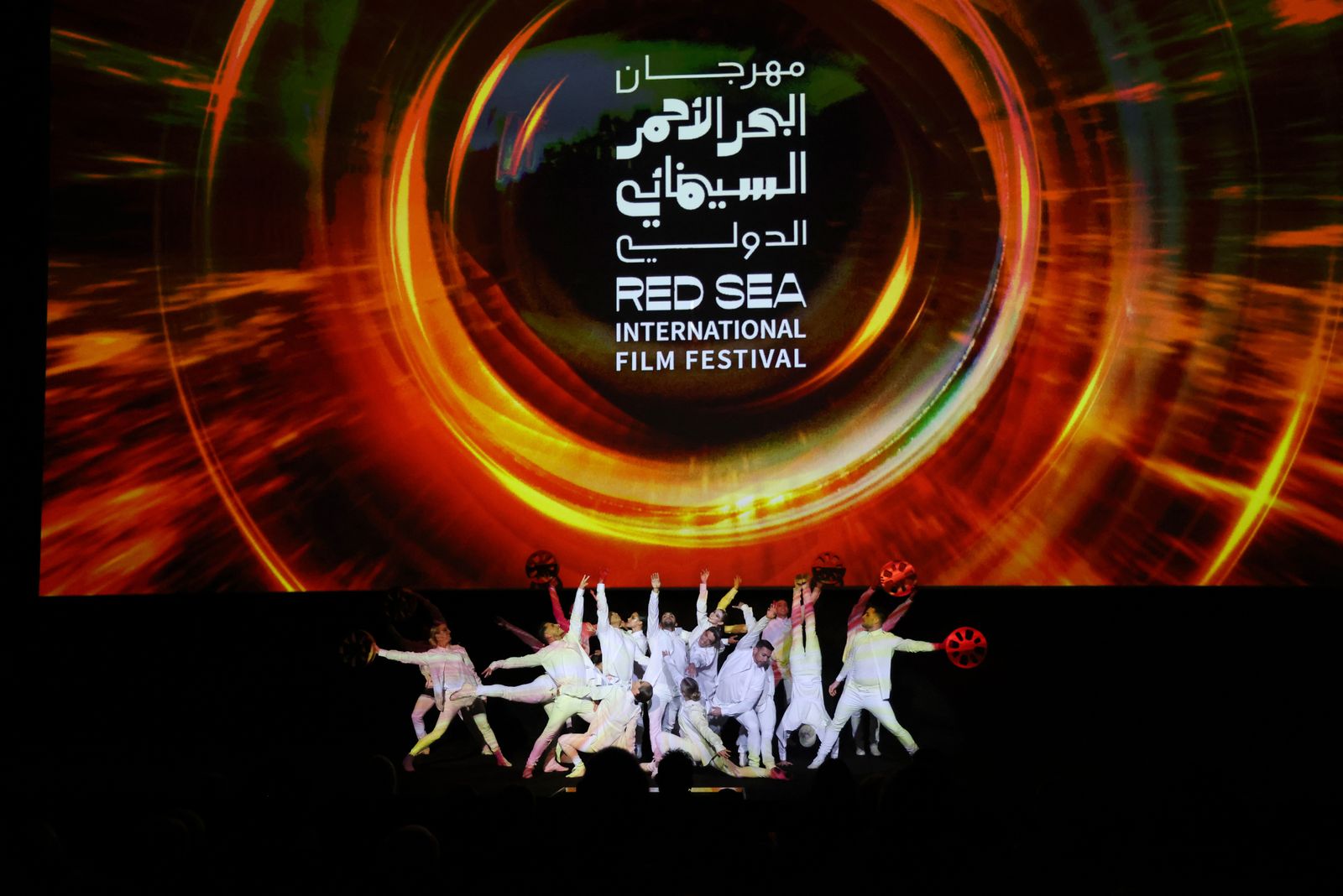 جانب من العرض التعبيري في افتتاح الدورة الثانية لمهرجان البحر الأحمر السينمائي - جدة - 1 ديسمبر 2022 - Getty Images for The Red Sea International Film Festival