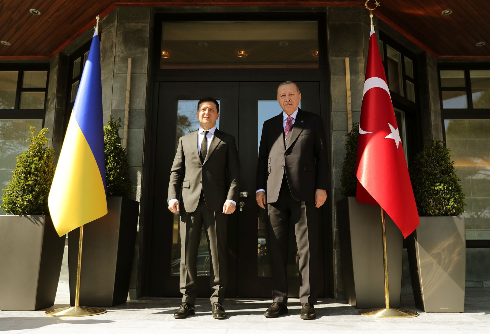 الرئيس التركي رجب طيب أردوغان يستقبل نظيره الأوكراني فلوديمير زيلينسكي في أنقرة -  REUTERS