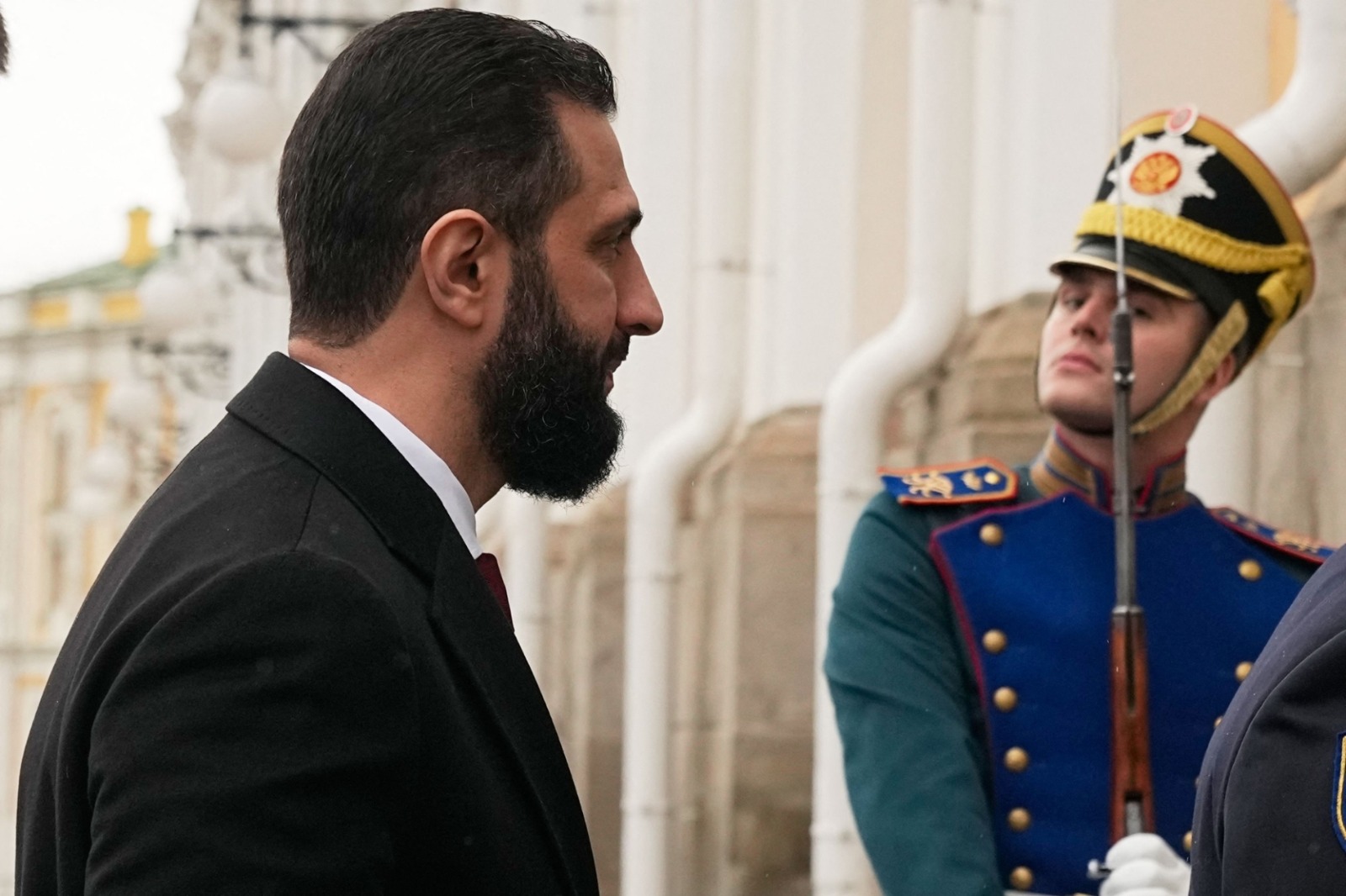 الرئيس السوري أحمد الشرع يصل إلى قصر الكرملين الكبير للقاء الرئيس الروسي في موسكو، 15 أكتوبر 2025