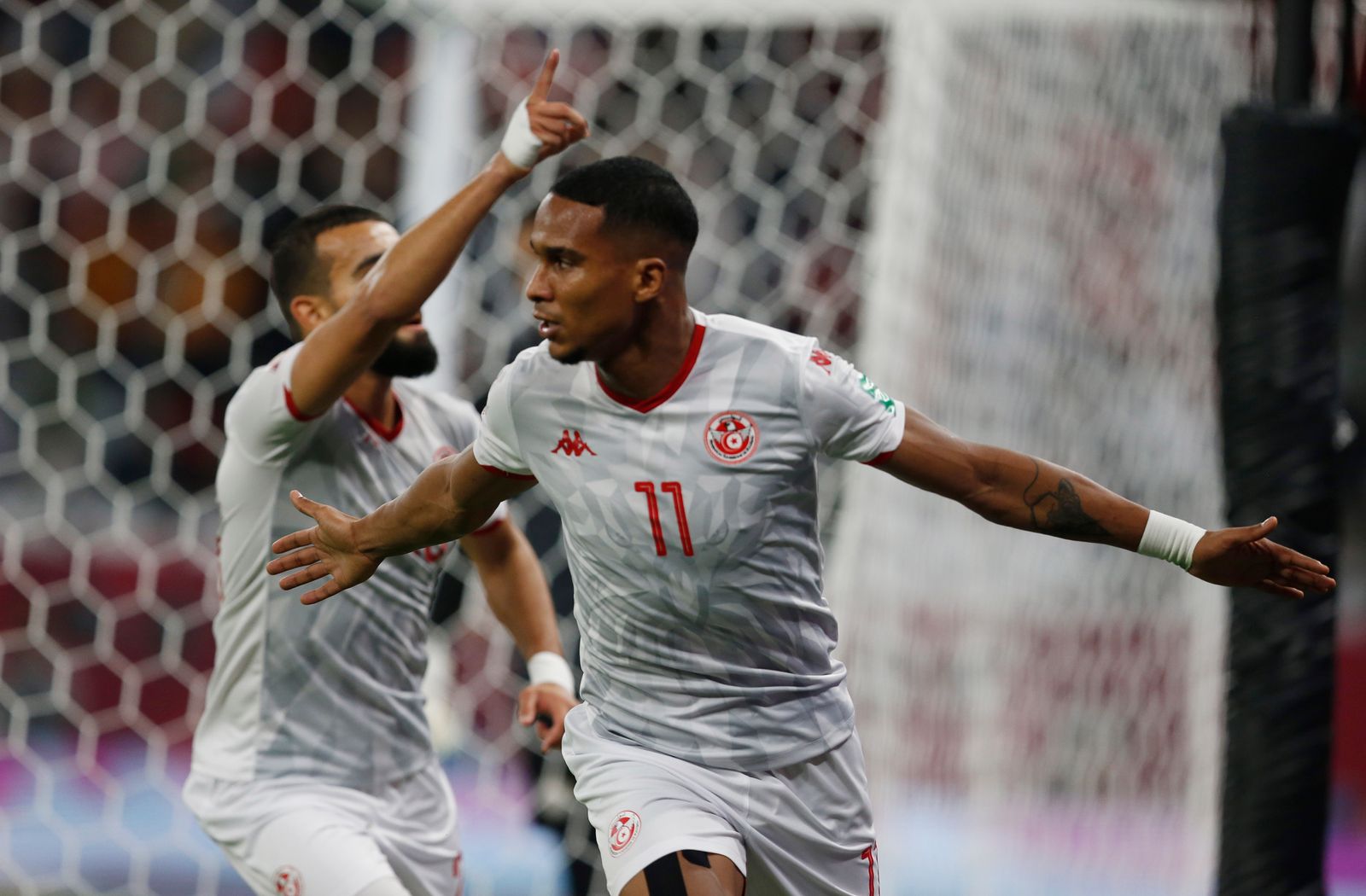 فرحة التونسي سيف الدين الجزيري بعد التسجيل في مرمى عمان في ربع نهائي كأس العرب - REUTERS