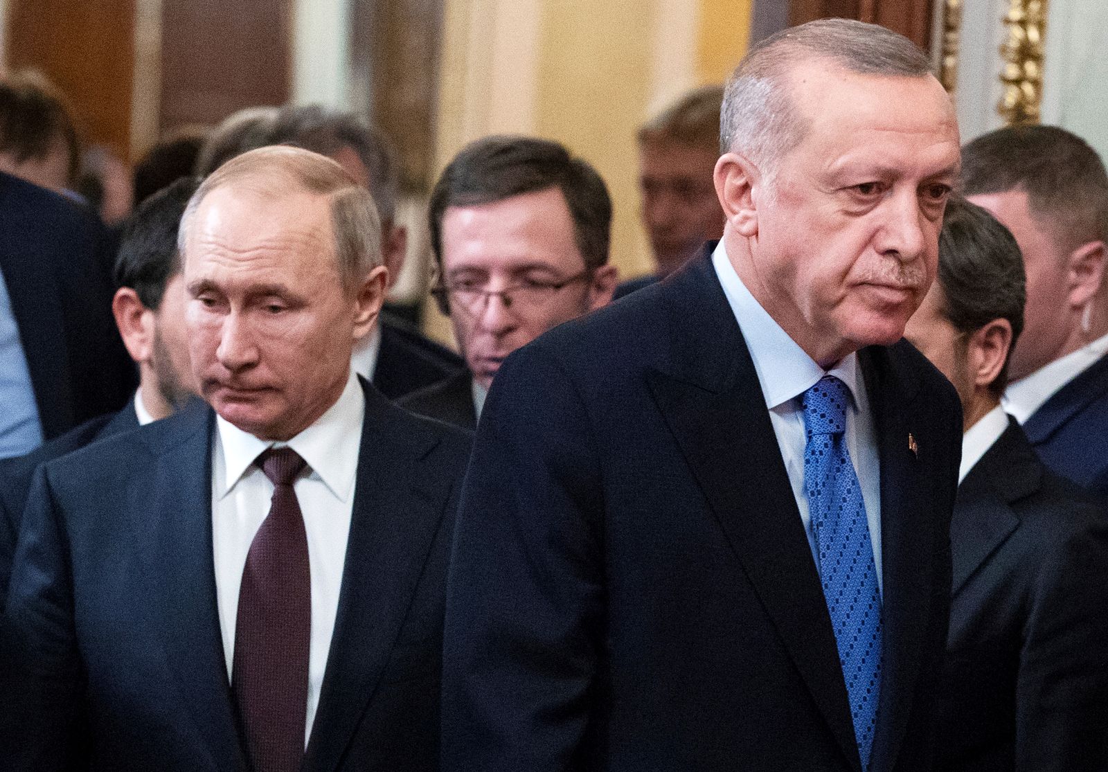 الرئيسان التركي رجب طيب أردوغان والروسي فلاديمير بوتين خلال مؤتمر صحافي في موسكو - 5 مارس 2020 - REUTERS