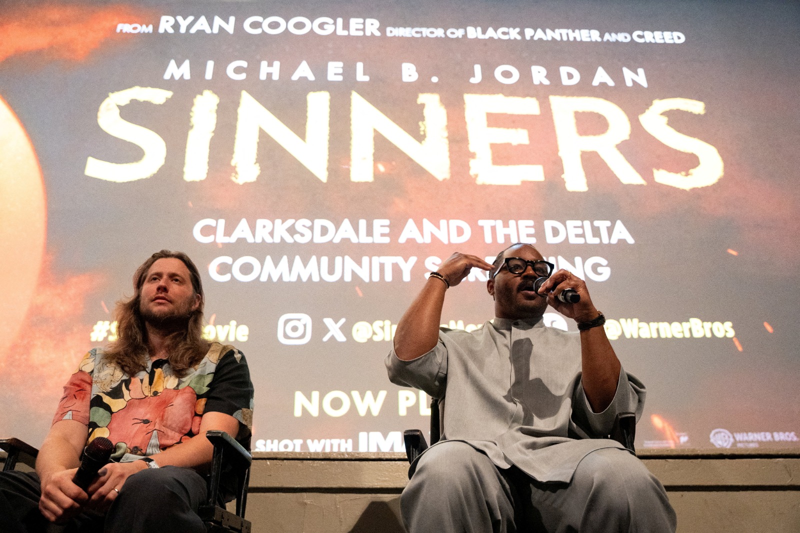 المخرج ريان كوجلر يتحدث عن فيلمه Sinners خلال جلسة لطرح الأسئلة بعد عرض خاص للفيلم في مدينة كلاركسديل بولاية ميسيسيبي، الولايات المتحدة. 29 مايو 2025