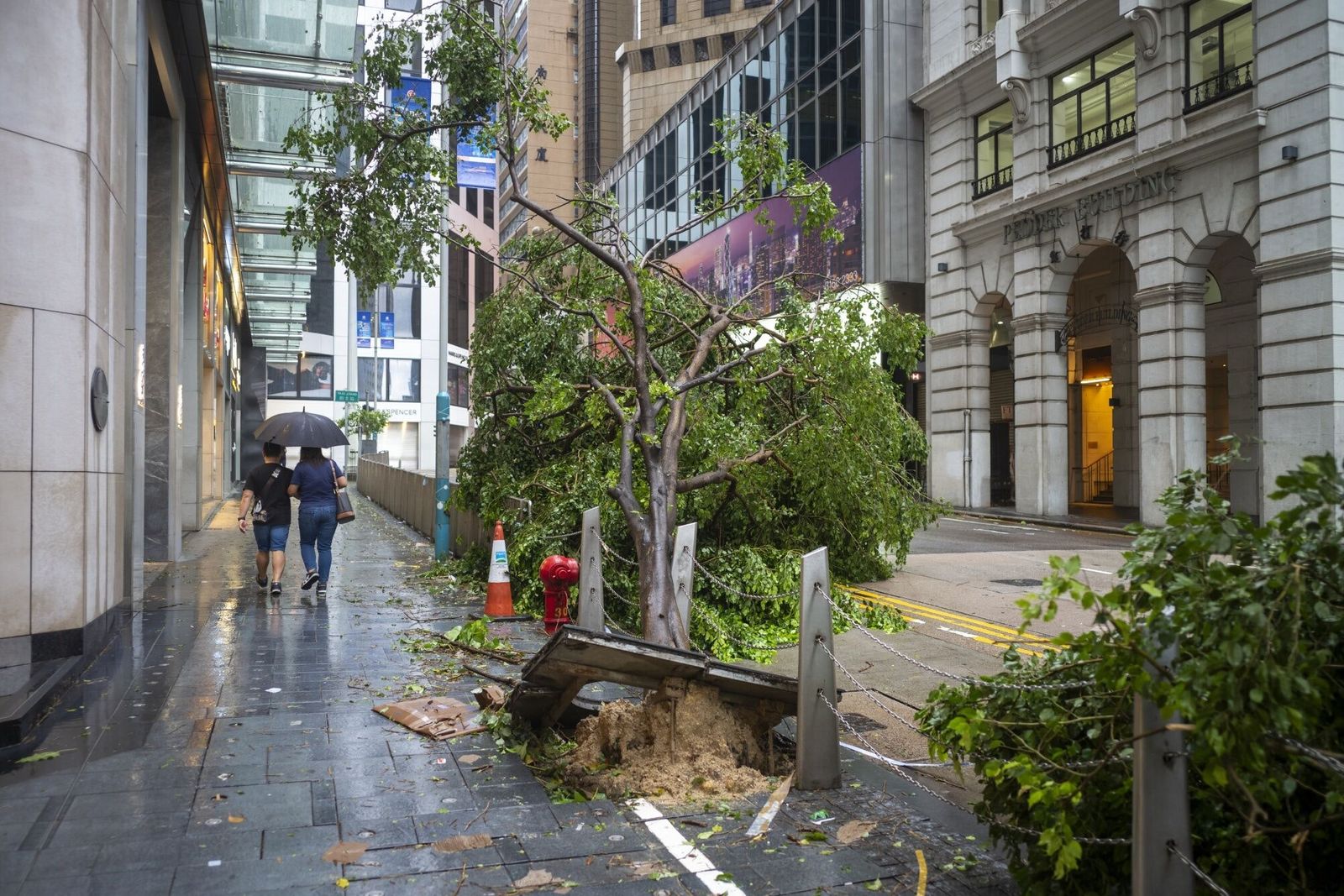 Saola Departs Hong Kong After Bringing Destructive Winds - Bloomberg