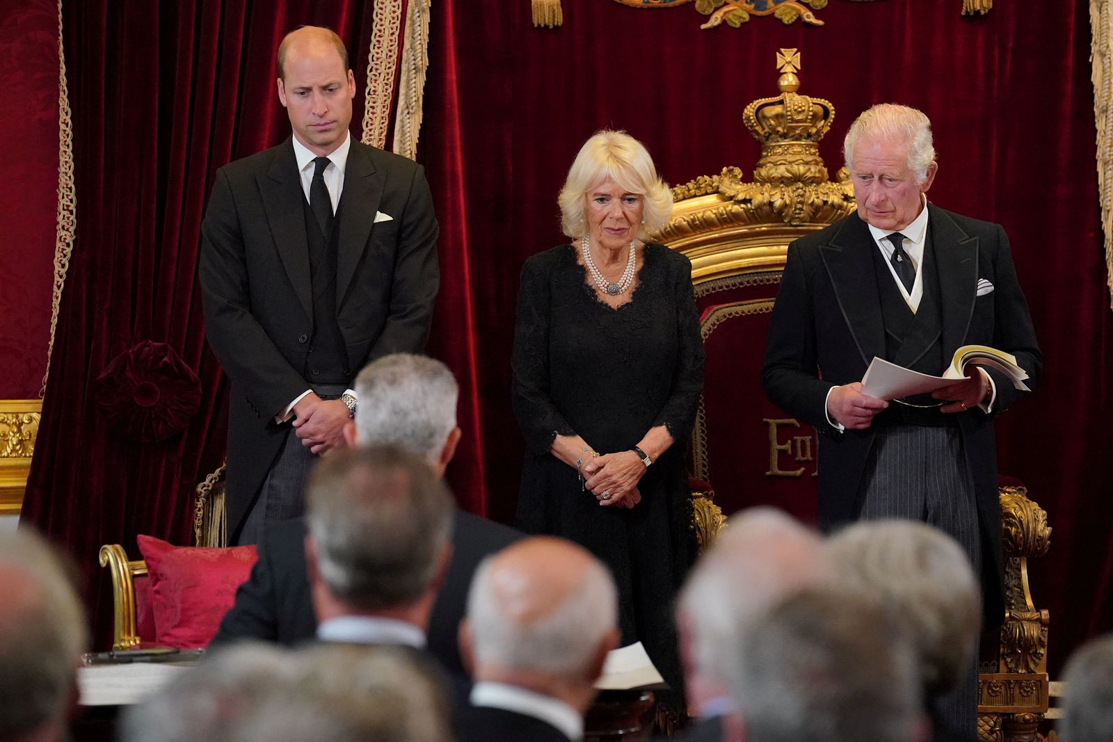 أمير ويلز وليام والملكة كاميلا خلال مراسم تنصيب الملك تشارلز الثالث ملكاً في قصر سانت جيمس بلندن- 10 سبتمبر 2022 - REUTERS