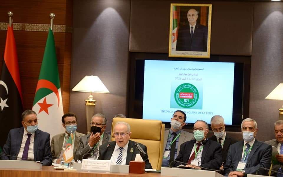 وزير الخارجية الجزائري رمطان لعمامرة خلال مؤتمر دول الجوار الليبي. - Algeria_MFA