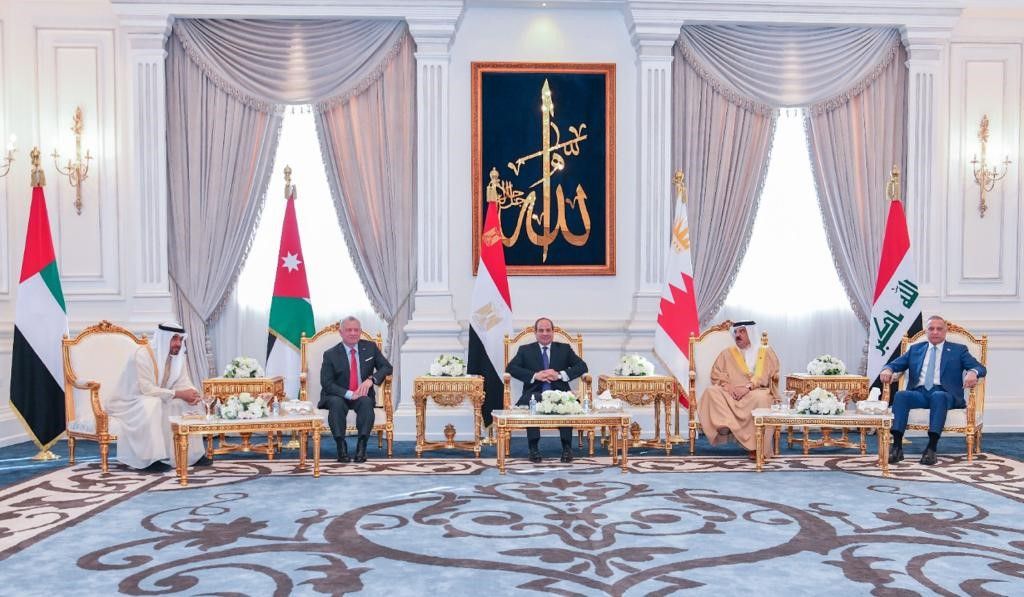جانب من اللقاء الذي جمع قادة مصر والإمارات والبحرين والعراق والأردن في العلمين مصر. - الشرق