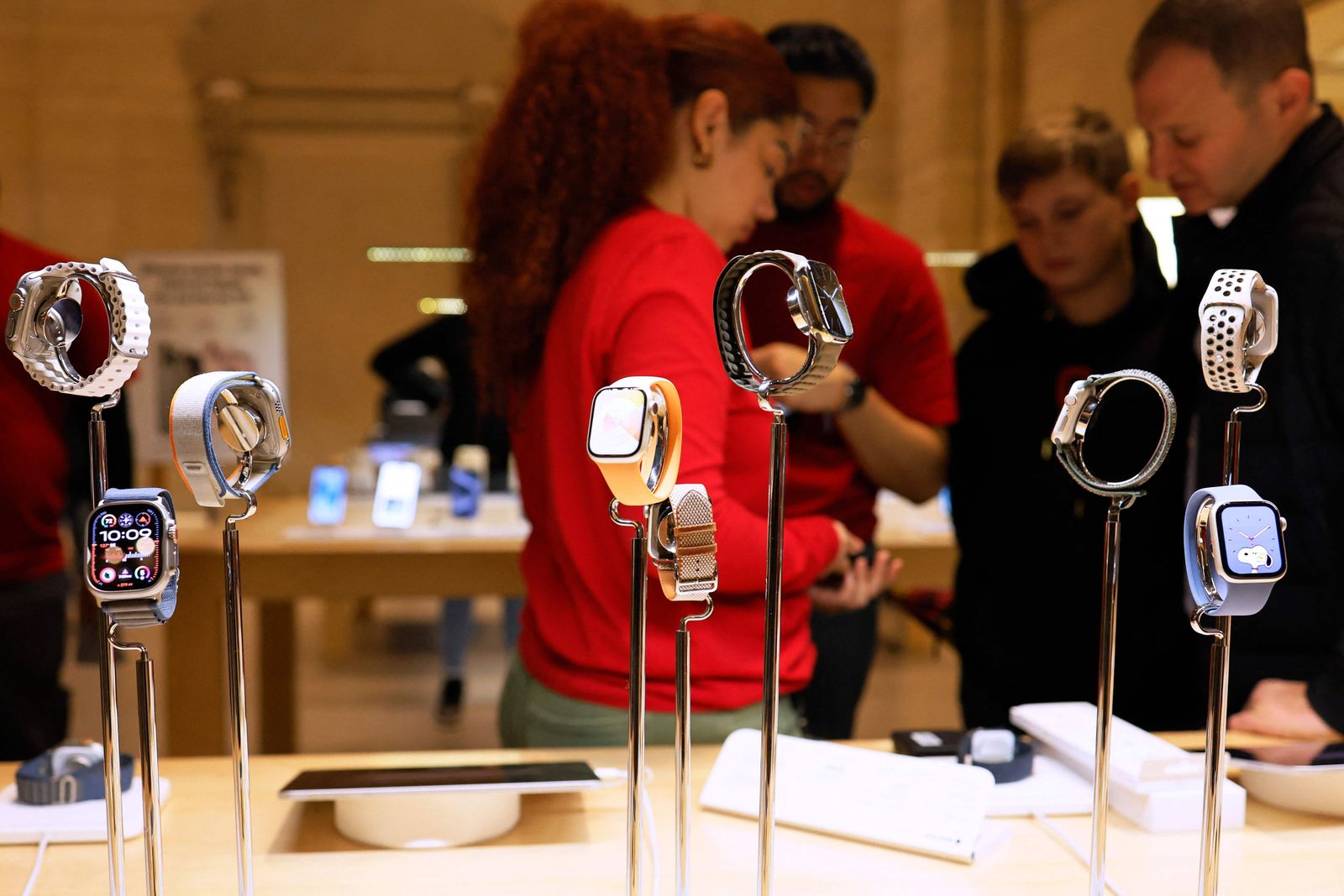 NEW YORK, NEW YORK - DECEMBER 18: Apple watches are seen on display at the Apple Store in Grand Central Station on December 18, 2023 in New York City. Apple announced that it will halt the sale of its Apple Watch Series 9 and Apple Watch Ultra 2 in the U.S. as early as this week. The decision comes from an ongoing dispute with medical technology company Masimo over its blood oxygen feature. The company has said that a review period is underway with the International Trade Commission related to Apple Watch devices containing a blood oxygen feature.   Michael M. Santiago/Getty Images/AFP (Photo by Michael M. Santiago / GETTY IMAGES NORTH AMERICA / Getty Images via AFP)