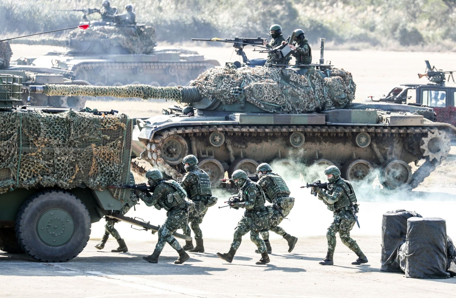 جنود وآليات عسكرية خلال مناورات للجيش التايواني في مقاطعة هسينشو - 19 يناير 2021 - Bloomberg