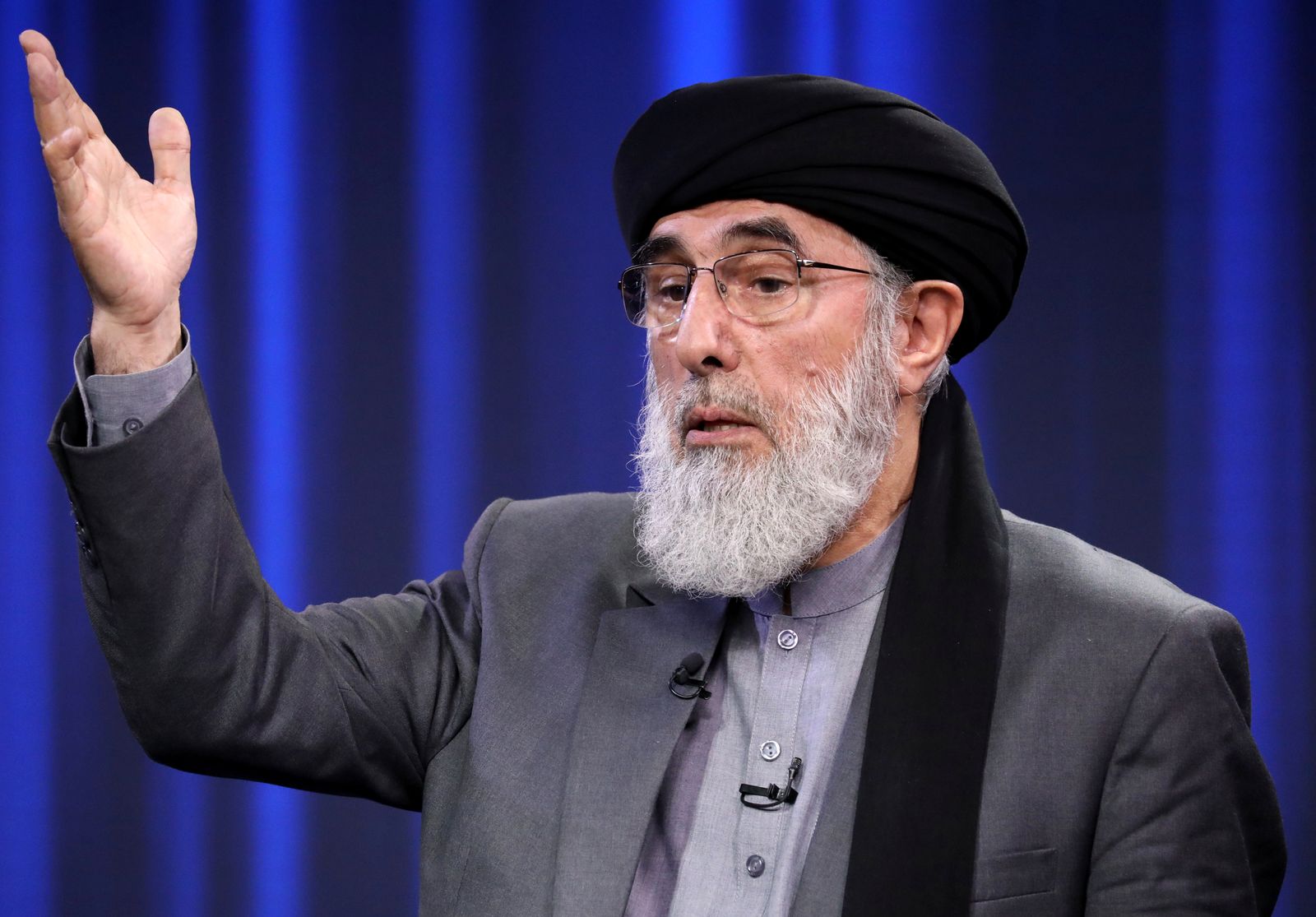 أمير الحرب السابق في أفغانستان قلب الدين حكمتيار خلال مناظرة انتخابية في كابول - 25 سبتمبر 2019 - REUTERS