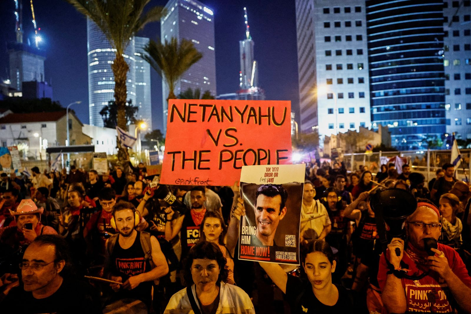 Israelis protest against the government and to show support for the hostages who were kidnapped during the deadly October 7 2023 attack, amid the ongoing conflict in Gaza between Israel and Hamas, in Tel Aviv, Israel November 23, 2024. REUTERS/Thomas Peter