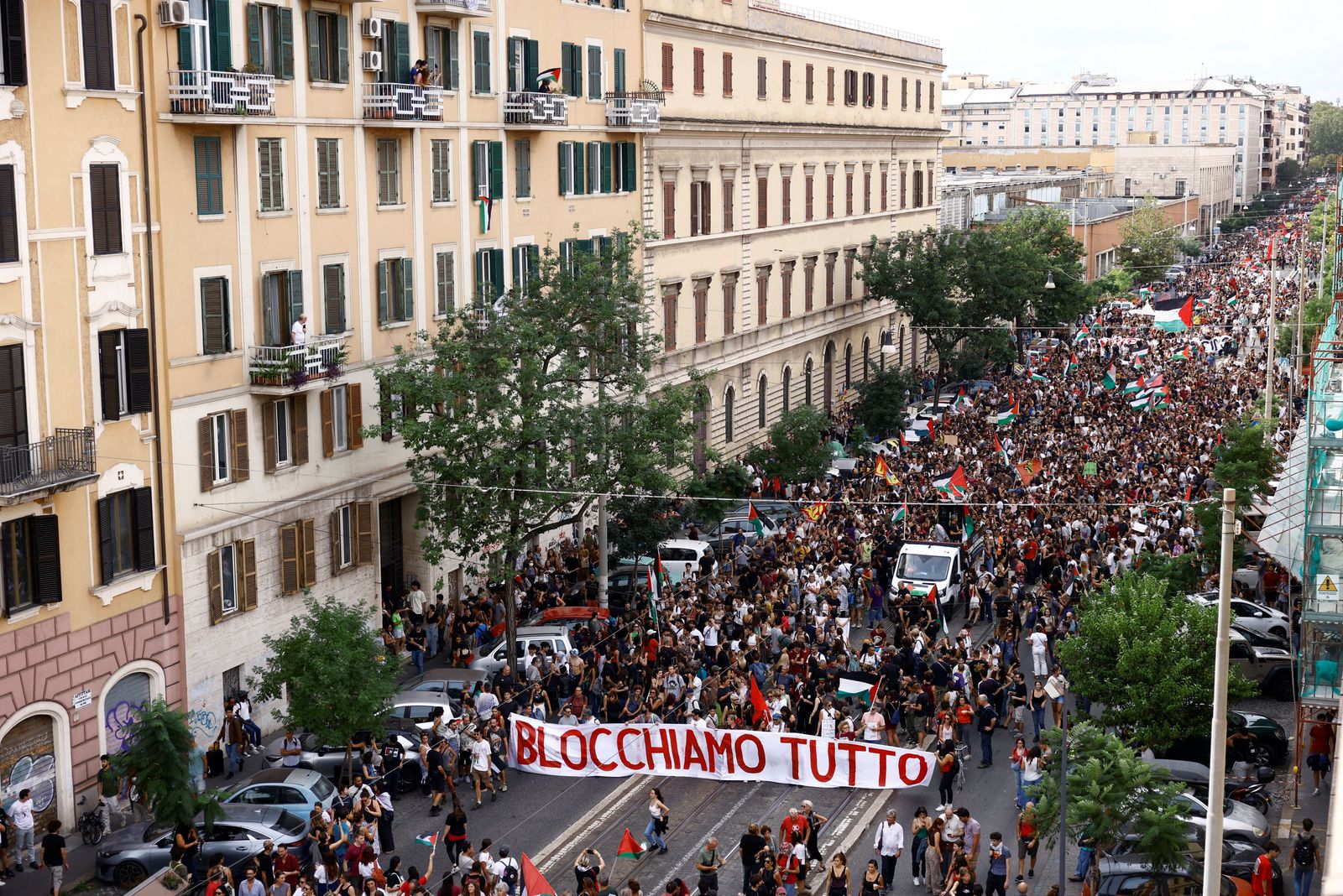 Demonstrators take part in a nationwide strike called by the USB union, with the slogan 'Let's Block Everything,' in solidarity with Gaza and calling for a halt to arms shipments to Israel, in Rome, Italy, September 22, 2025. REUTERS/Francesco Fotia