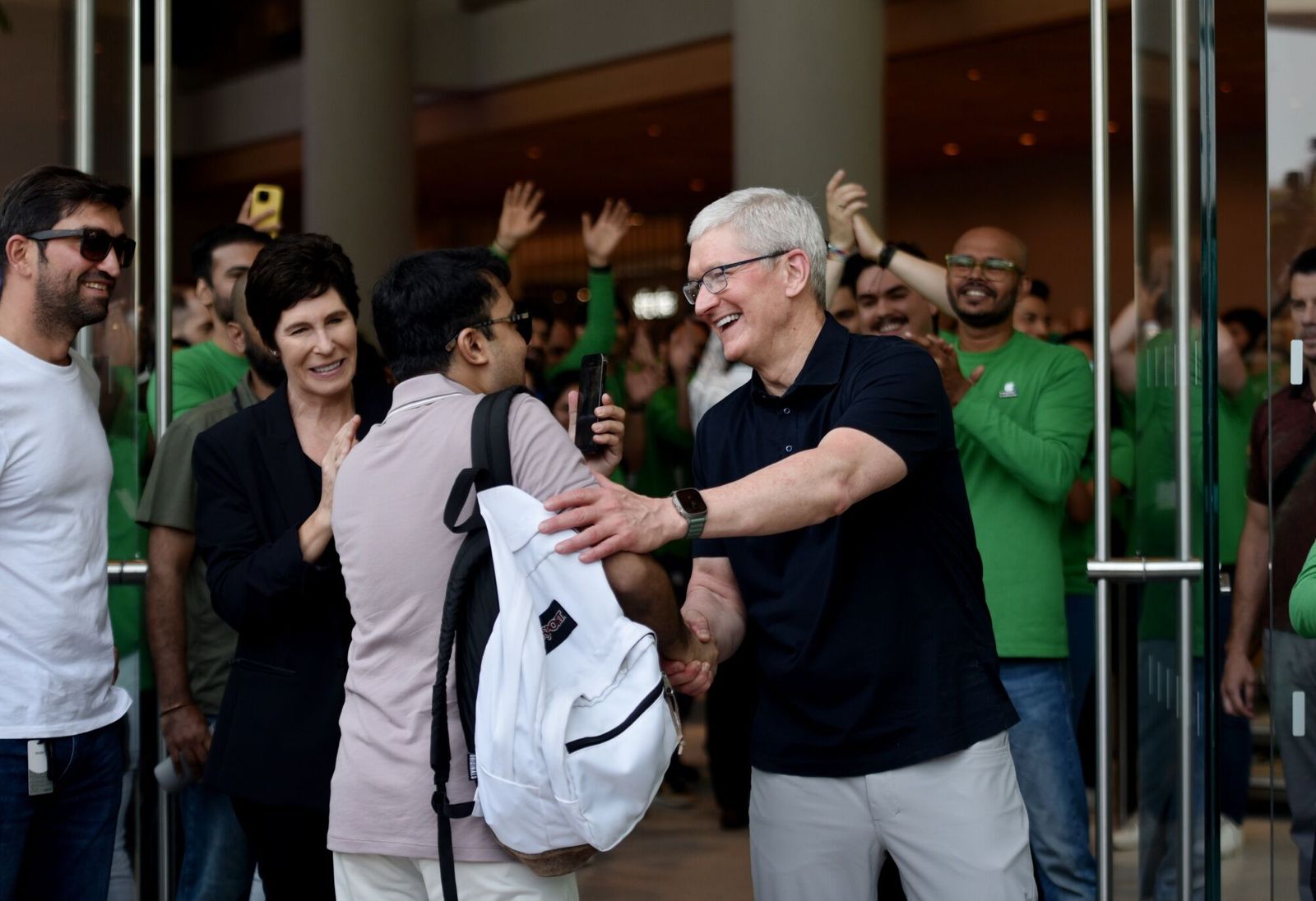 Tim Cook Opens First Apple Store in India in Pivot Beyond China - Bloomberg