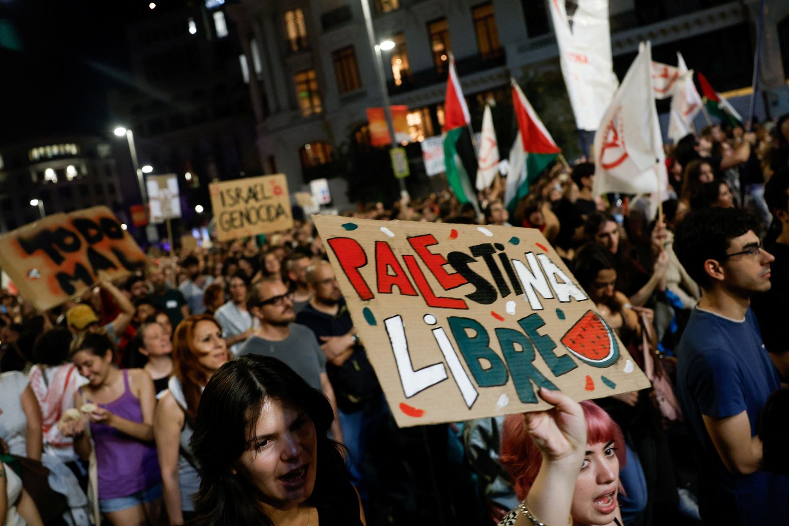 A woman displays a sign that reads 'Free Palestine' during a demonstration in support of Palestinians and to condemn Israeli forces' interception of the Global Sumud Flotilla vessels, which were aiming to reach Gaza and break Israel's naval blockade, in Madrid, Spain, October 4, 2025. REUTERS/Susana Vera