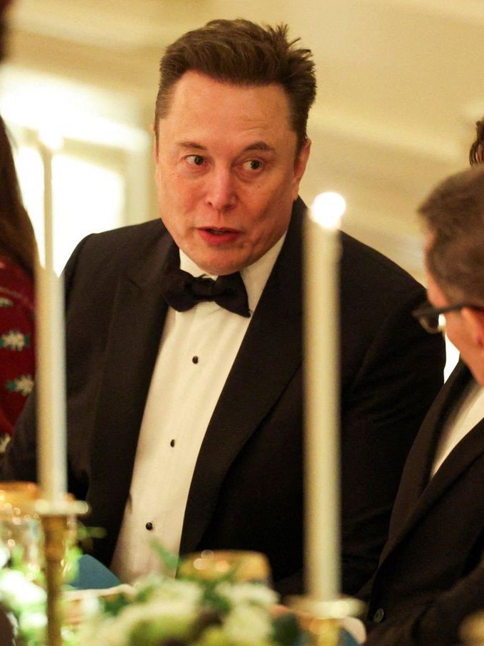 بثروة تقترب من 750 مليار دولار.. حكم قضائي يتوج ماسك كأغنى شخص في التاريخ 