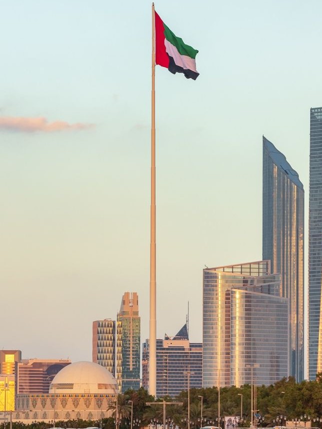 الإمارات تنفي مزاعم إعلامية بشأن نقل أموال إلى إيران 