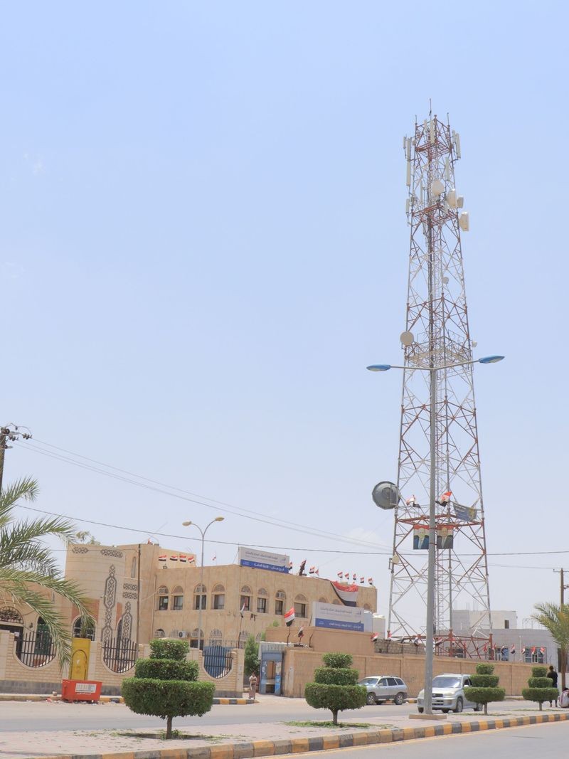الجيش اليمني: الحوثيون يستهدفون أحياء مأرب بالصواريخ والمسيّرات 