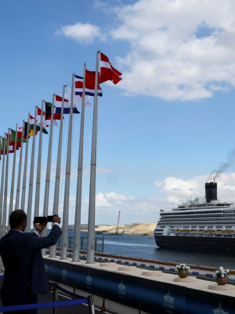 بعد تعطّل عامين.. ما خطط شركات الشحن البحري للعودة إلى قناة السويس؟ 