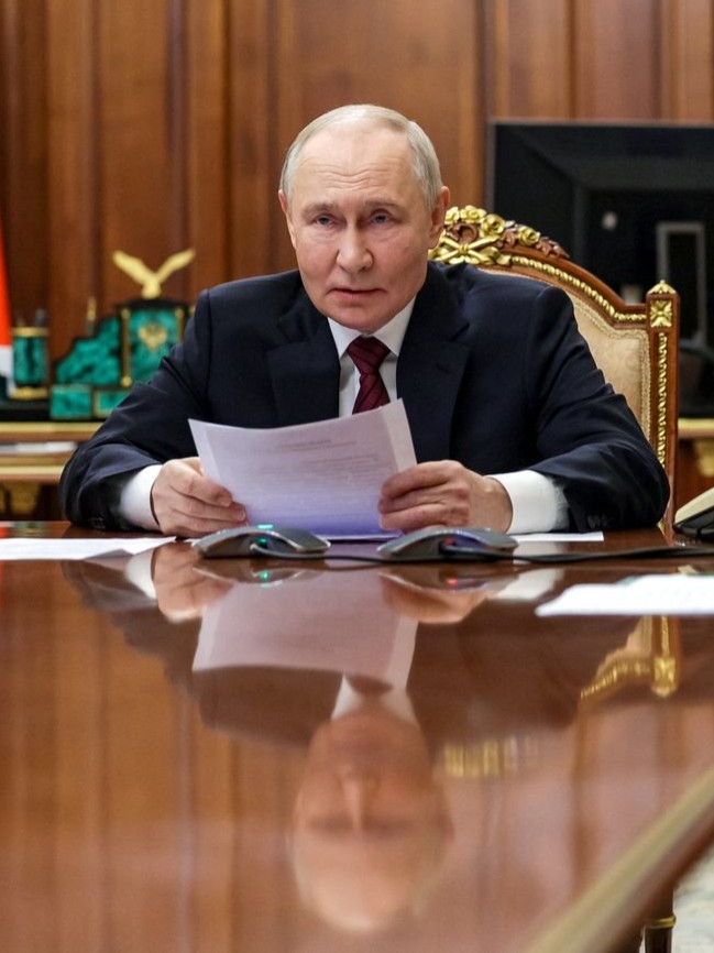 محادثات أوكرانيا.. موسكو تريد "تغييرات جوهرية" وزيلينسكي يقرّ بخلافات مع واشنطن عاجل 