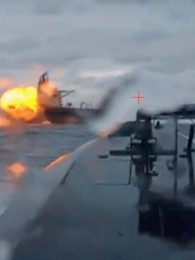 أوكرانيا تعلن استهداف ناقلة تابعة لأسطول الظل الروسي في البحر المتوسط للمرة الأولى 