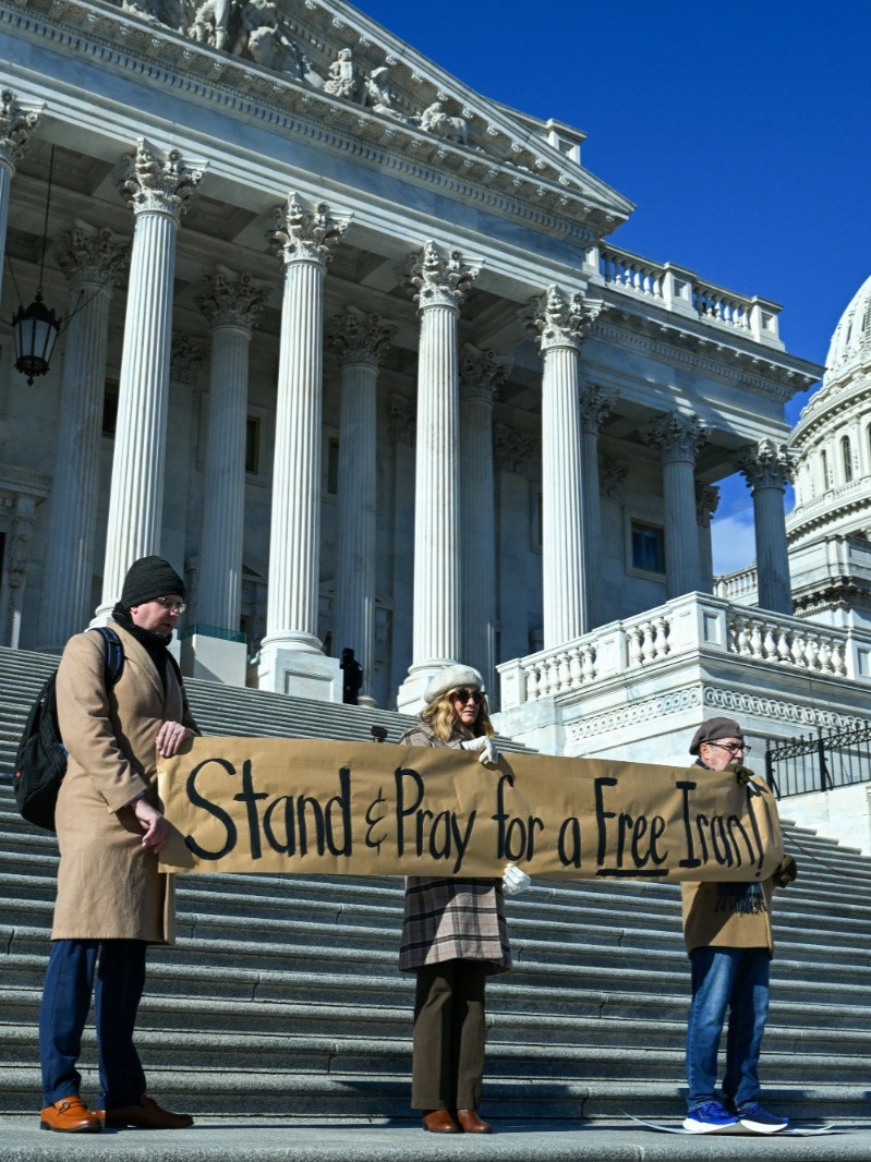 البيت الأبيض: ترمب حذر إيران من "عواقب وخيمة" حال استمرار "عمليات القتل" 