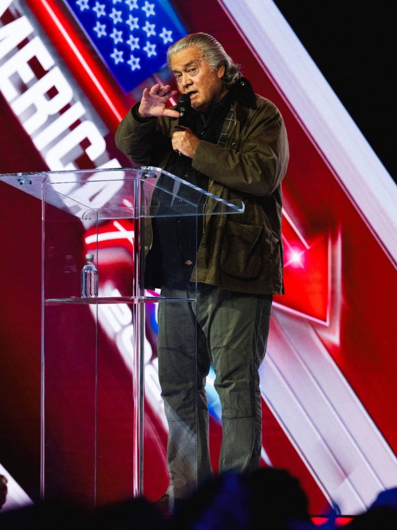 مستشار ترمب السابق يهاجم تيار "إسرائيل أولاً": لا يجب أن تجرنا لحروب لا تنتهي 