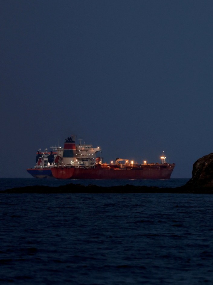 تعطل الملاحة في هرمز.. واحتجاز سفينة إيرانية يعمق مخاطر العبور عاجل 